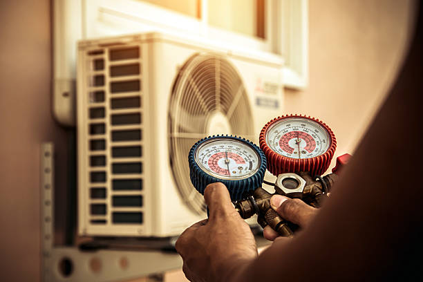 Professional Hvac technician working in Edgewood, NM